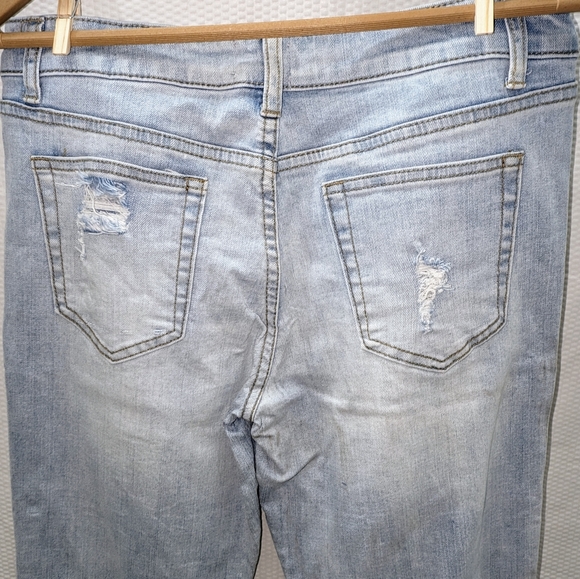 Twelve by Twelve Distressed La Hoya Light Wash Flare Jeans - 28 - Picture 9 of 10
